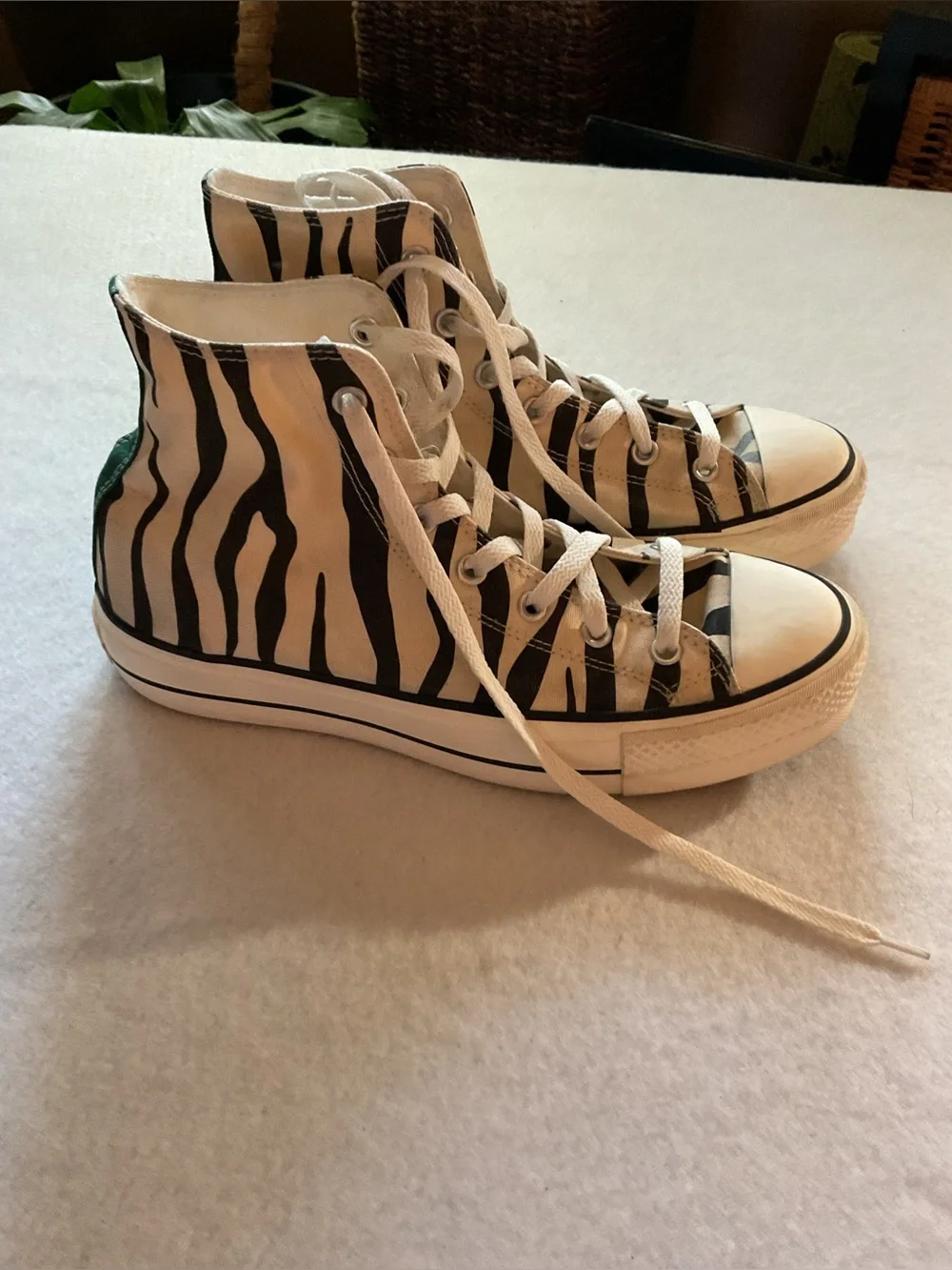 Converse High-Top Zebra Stripe Sneakers - Black & White size - 10.5 - Picture 4 of 10